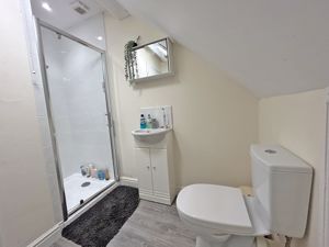 Shower room - click for photo gallery